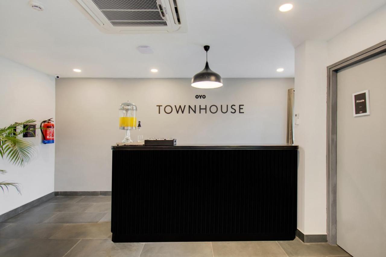 Oyo Townhouse 061 Gcda Kakkanad Signal Hotel Kochi Exterior foto