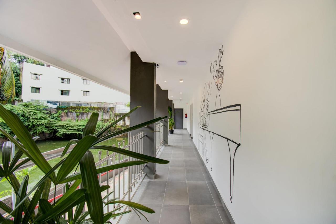 Oyo Townhouse 061 Gcda Kakkanad Signal Hotel Kochi Exterior foto